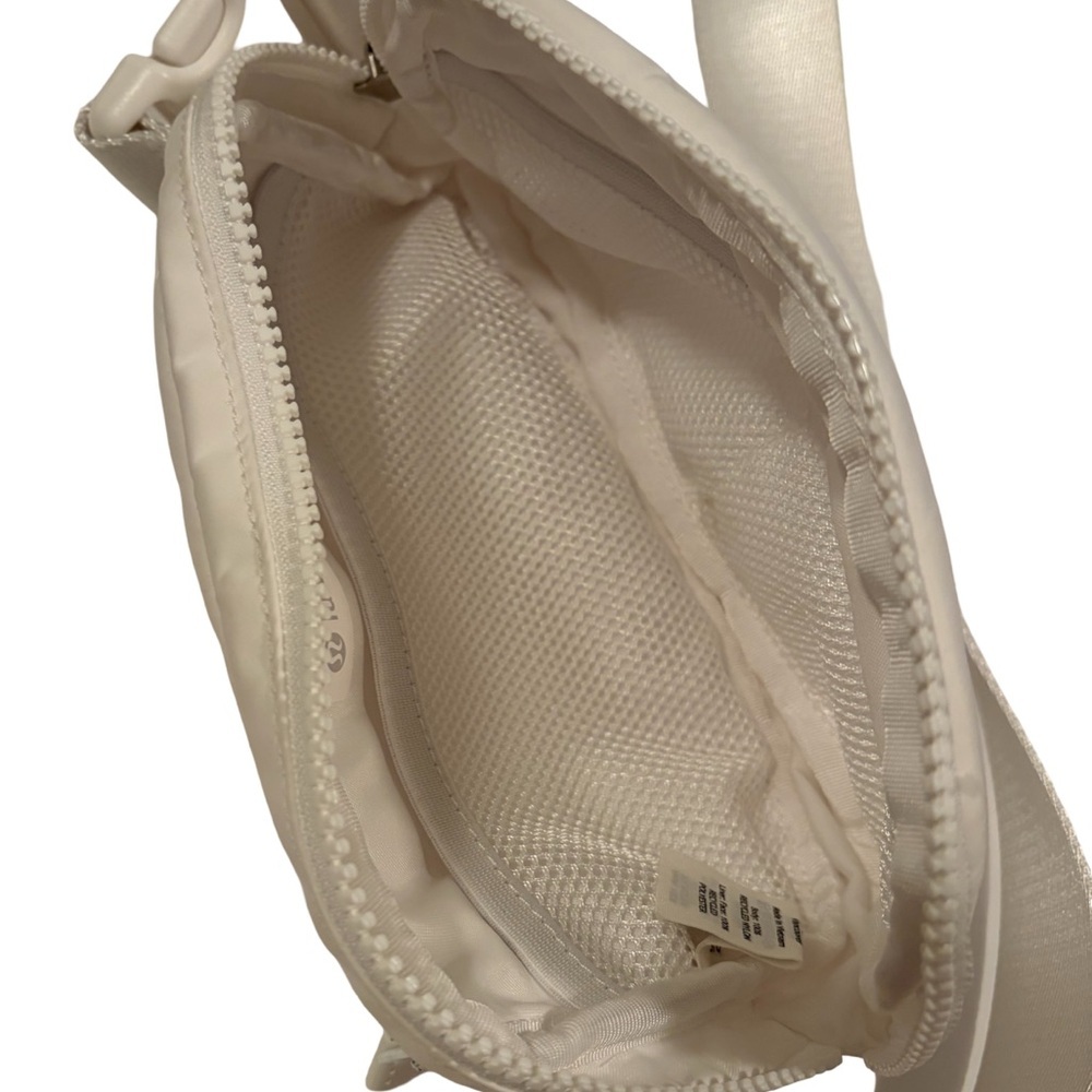 Lululemon Everywhere Belt Bag White - Picture 3 of 4